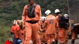 Raw Video: Mudslide Roars Down Colombia Mountain