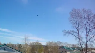 У нас пролетели истребители 4-x бомбардировщики Су-34 над нашими домами😊.