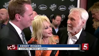 Dolly, Kenny Walk Red Carpet For Farewell Concert