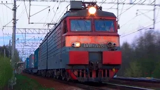 Ярославский электровоз ВЛ11.8-717 с контейнерным грузовым поездом, станция Храпуново