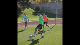 Could watch Busquets in the middle of a Rondo all day