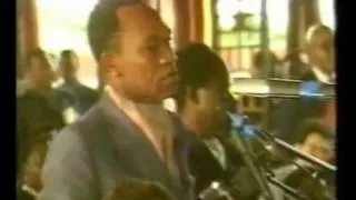 Mobutu face aux journalistes le 24 Avril 1990 apres son discours de democratisation