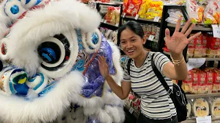 Lucky money for lion dance