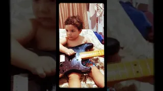 1 year old KID insane Guitar solo!!!!🔥🔥🔥🎸🎸