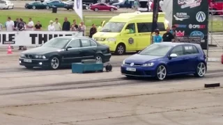 VW Golf R Mk7 vs BMW 540i E39 4.4K 1/4 mile drag race