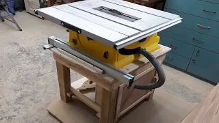 Table saw stand with built in dust extraction / DIY