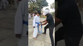 How to tie karate belt |