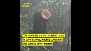 Typhoon Doksuri prompts more Typhoon days off in southern Taiwan #shorts