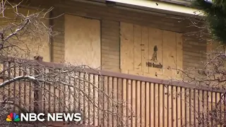 Chicago residents claim apartments were boarded up while they were inside