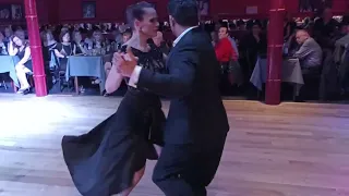 Sabrina y Rubén Véliz bailando en Yira Yira Milonga. 1/9/2023