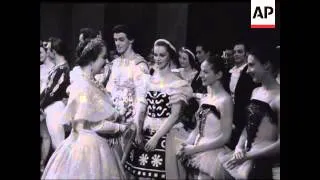 QUEEN MOTHER AND PRINCESS MARGARET AT COVENT GARDEN - NO SOUND