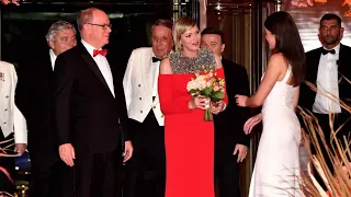 Albert II et Charlène : élégants aux couleurs monégasques pour un dîner gala au Grand Prix de Monaco