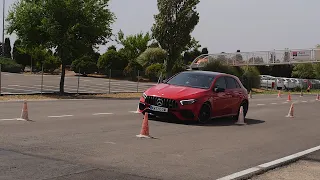 Mercedes-AMG A 45s 4MATIC+ 2020 - Maniobra de esquiva (moose test) y eslalon | km77.com