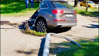 Audi Q7 разорвало пополам при аварии. Водитель пьян?