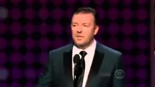 Ricky Gervais sbeffeggia i protagonisti di The Office agli Emmy Award 2009 (sub ita)