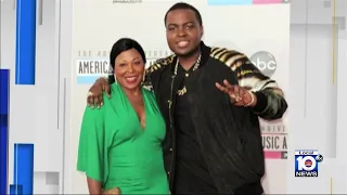 Recording artist Sean Kingston, mother stole more than $1 million, warrant states