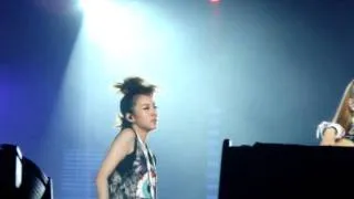 [Fancam] 2NE1 Fire at SG KMW 2011 110715