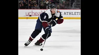 Смотрим за  техникой катания лучшего  атакующего защитника НХЛ  сезона 21/22  Кейла Макара.
