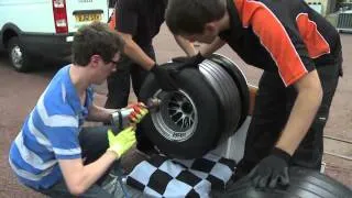 F1 2013 - Crofty on Tyre Changing: The Pit Crew Practice.