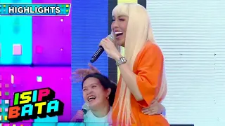 Vice Ganda plays with the headband of Madlang Hakot Delayla | Isip Bata