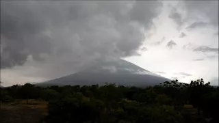 Bali raises volcano alert to highest level