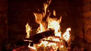 🔥 Quiet Fireplace 4 Hours | Cozy Fireplace with Golden Flames & Burning Logs