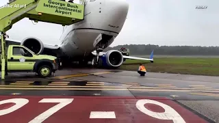 Boeing 737 Max 8 rolling off runway is 1 of 6 plane problems for United Airlines this week