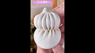 花式包子包法Fancy baozi method 包子也能做出不一样的造型，真是艺术家的手法了。