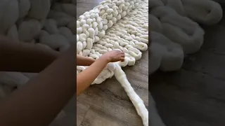 chunky blanket tutorial 💗 available at www.shoppaucreations.com