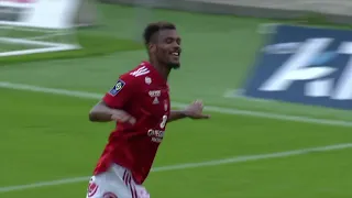 ✈ Quand Steve Mounié s'élève plus haut que tout le monde ça donne ça 💯