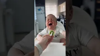 This baby has the funniest reactions 😂