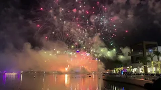 2021 New Year’s Fireworks at The Pointe - Palm Jumeirah, Dubai (Watch till the end)