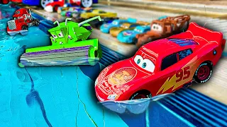 Looking For Disney Pixar Cars On The Rocky Road: Lightning McQueen,Natalie Certain,Sally Carrera