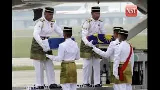 MH17: Nine more remains return home