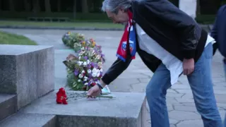 Тренеры и члены команды ЦСКА возложили цветы к памятнику советским солдатам в Берлине