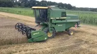 Harvesting Wheat 2013 with JD 1065