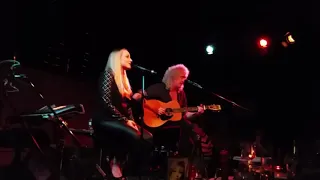 Brian May & Kerry Ellis singing 'Starman' (Tribute to David Bowie)