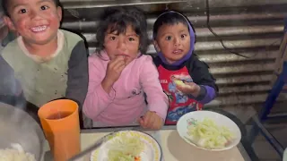 La cena de una familia en EXTREMA POBREZA | San Miguel Sigüilá