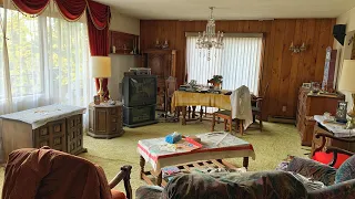 ABANDONED House - Everything Left Behind (WITH POWER) - Old Clockmakers Family Home