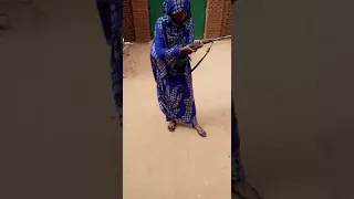 حتى النساء تعلمن ضرب السلاح في دارفور