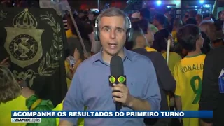 Apoiadores se reúnem em frente à casa de Jair Bolsonaro