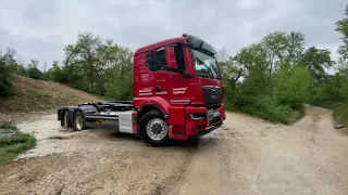 Spectaculaire : 3 camions new MAN TGS en tout-terrain sous l'orage