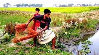 Village People Catching Fish By Cast Net - Amazing Net Fishing Video