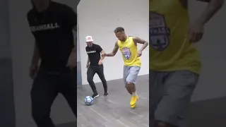 Neymar teaches a freestyler🤣🥶