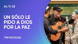 León Gieco cantó "Sólo le pido a Dios" en una mezquita