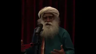 Sadhguru Tells a Joke to Joe Rogan #PunditSadhguru #sadhguru #shorts