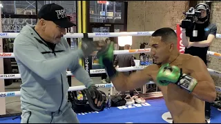 TEOFIMO LOPEZ DROPS BOMBS AS HE SHOWS OFF POWER & SPEED, BATTERS THE PADS WITH HIS DAD IN NEW YORK!