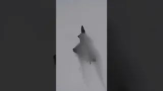 China's J-20 Stealth Fighter - Making Clouds!