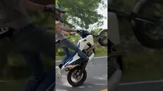 Husqvarna 501 supermoto wheelie