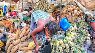 Market life in Togo during the rainy season. come shopping with me in the largest market in Togo.